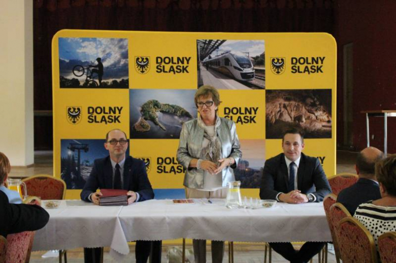 Podpisanie umów w ramach realizacji konkursu „Odnowa Wsi Dolnośląskiej 2017"