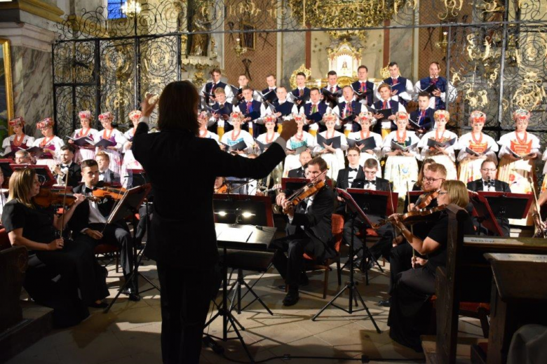 Koncert Zespołu Pieśni i Tańca „Śląsk” w Bardzie. Magdalena Cornelius honorową obywatelką Barda 