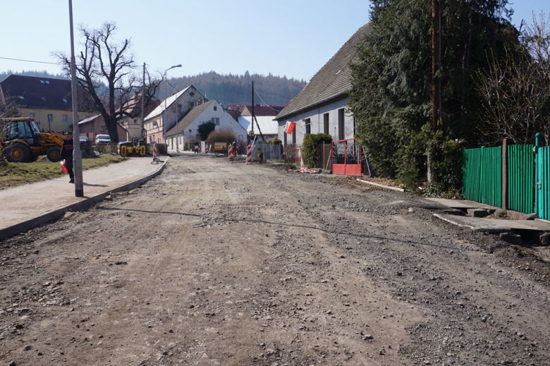 Trwają prace nad przebudową ul. Wiejskiej w Złotym Stoku