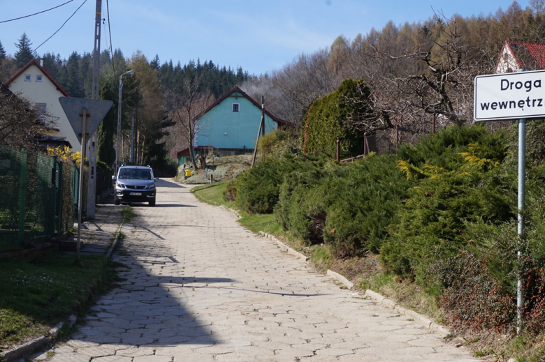 Podpisano umowę z wykonawcą na realizację zadania inwestycyjnego pn.: „Modernizacja infrastruktury drogowej i terenów zieleni w Złotym Stoku”
