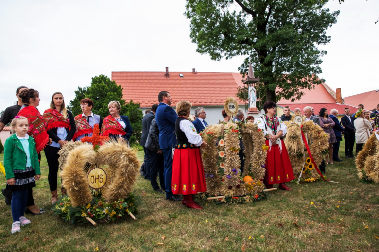 Skromniejsze, ale z nie mniejszym szacunkiem dla pracy rolników. Święto plonów w Budzowie [foto]