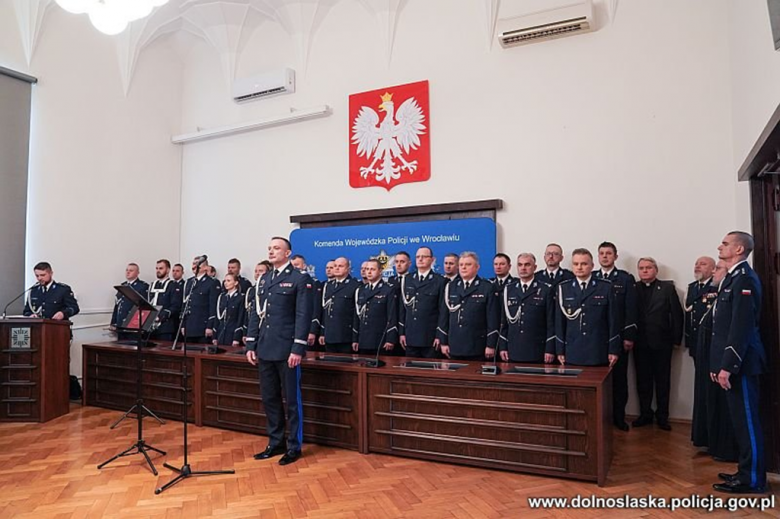 Nowi dolnośląscy policjanci wypowiedzieli słowa roty ślubowania