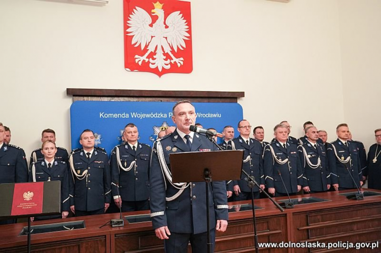 Nowi dolnośląscy policjanci wypowiedzieli słowa roty ślubowania