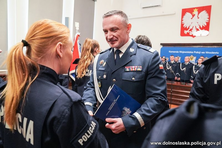 Nowi dolnośląscy policjanci wypowiedzieli słowa roty ślubowania