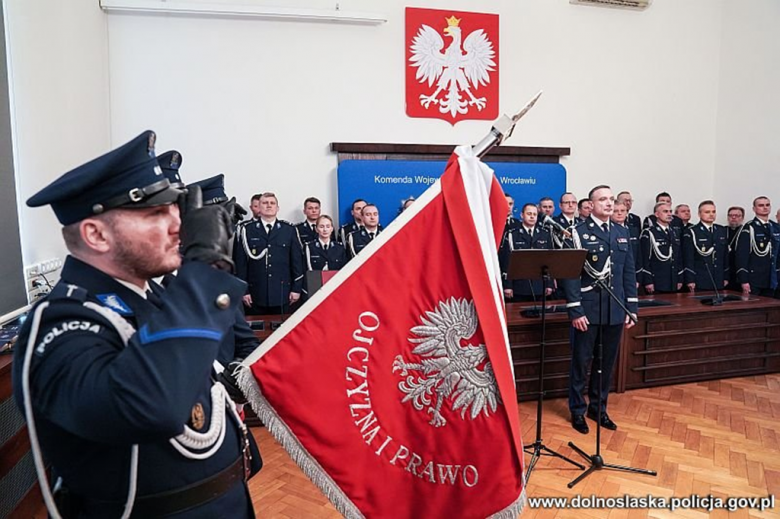 Nowi dolnośląscy policjanci wypowiedzieli słowa roty ślubowania