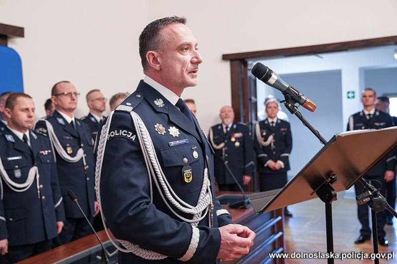 Nowi dolnośląscy policjanci wypowiedzieli słowa roty ślubowania