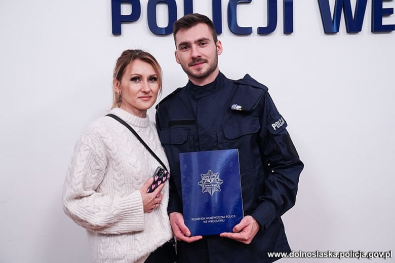 Nowi dolnośląscy policjanci wypowiedzieli słowa roty ślubowania