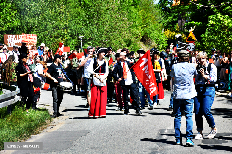 Lud pracujący świętuje. Pierwszomajowy pochód w Srebrnej Górze [foto]