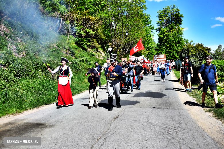 Lud pracujący świętuje. Pierwszomajowy pochód w Srebrnej Górze [foto]