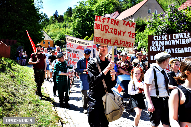 Lud pracujący świętuje. Pierwszomajowy pochód w Srebrnej Górze [foto]