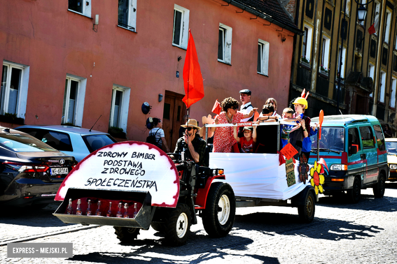 Lud pracujący świętuje. Pierwszomajowy pochód w Srebrnej Górze [foto]