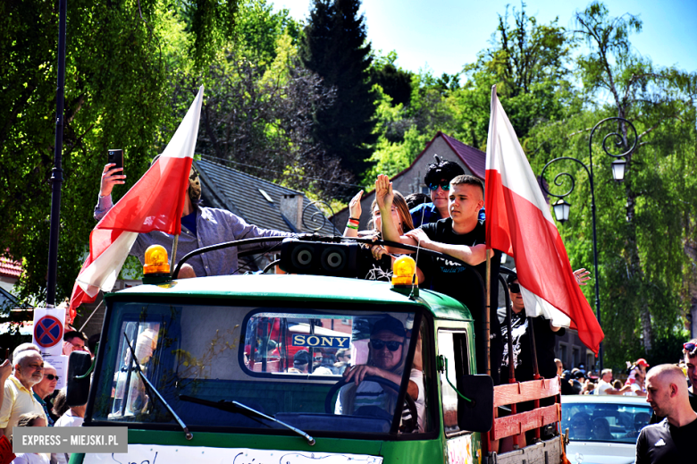 Lud pracujący świętuje. Pierwszomajowy pochód w Srebrnej Górze [foto]