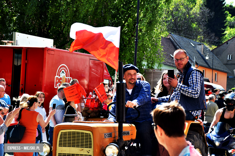 Lud pracujący świętuje. Pierwszomajowy pochód w Srebrnej Górze [foto]