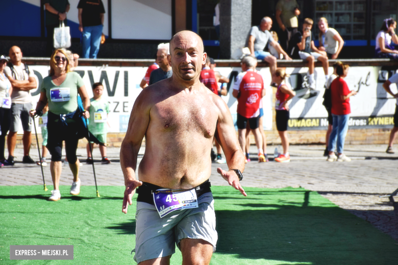 Obcokrajowcy zdominowali 11. edycję Ząbkowickiej Dychy. Na starcie blisko 500 osób [foto]