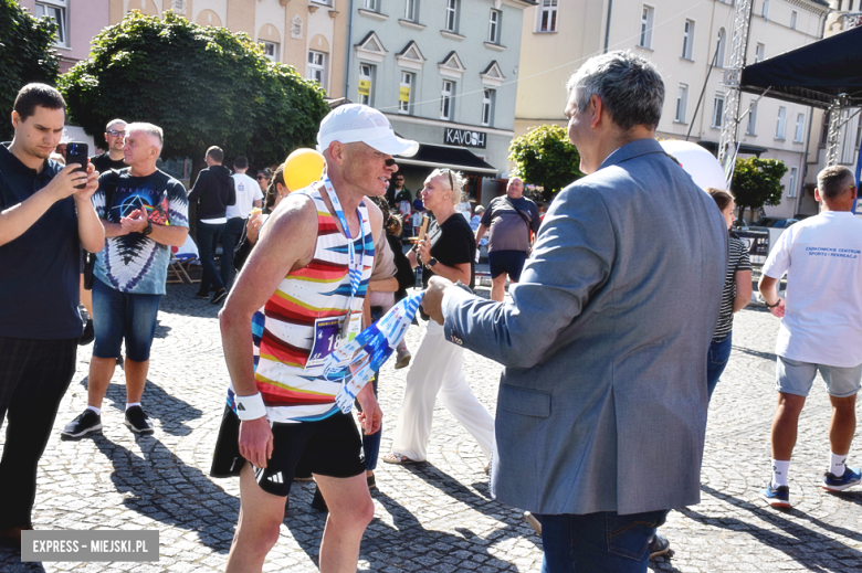 	Obcokrajowcy zdominowali 11. edycję Ząbkowickiej Dychy. Na starcie blisko 500 osób [foto]