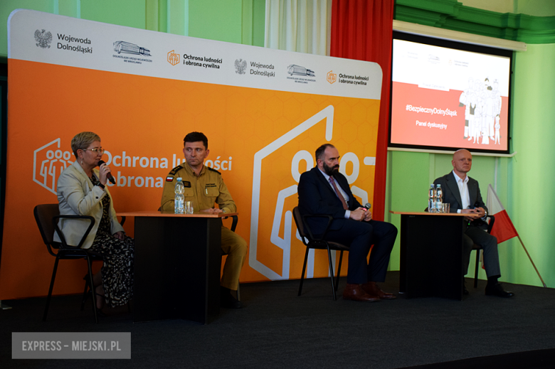 Wojewoda, samorządowcy i przedstawiciele służb o ochronie ludności i obronie cywilnej 