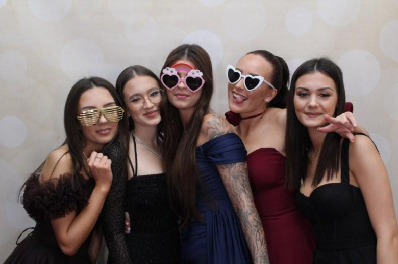 Maturzyści z „Wrocławskiej” bawili się na studniówce [foto]