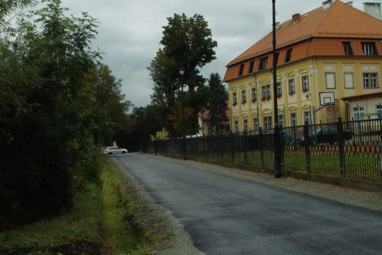 Wyremontowana droga do szkoły