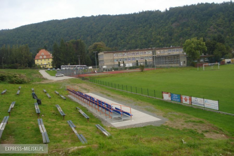 Działki nad trybunami w Bardzie w przyszłości zostaną zagospodarowane, zarówno przez prywatnych mieszkańców jak i gminę