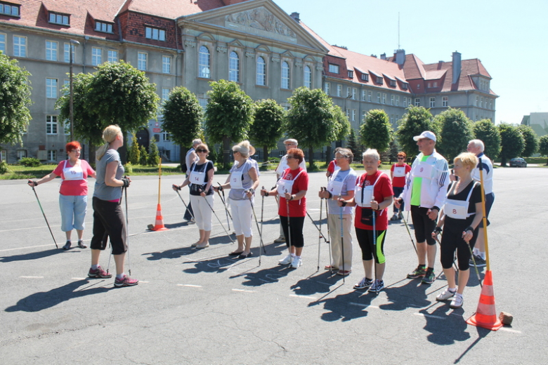 Zawody nordic-walking w Ząbkowicach Śląskich zorganizowane przez ZUTW