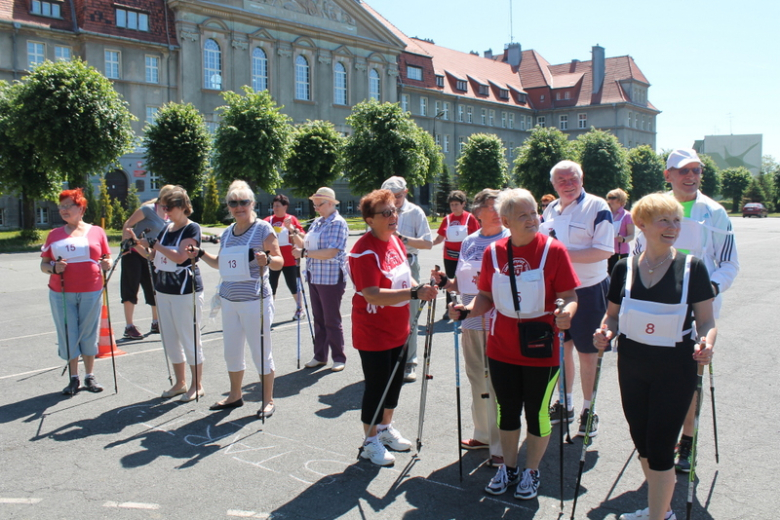 Zawody nordic-walking w Ząbkowicach Śląskich zorganizowane przez ZUTW