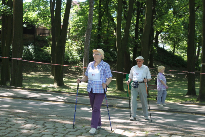 Zawody nordic-walking w Ząbkowicach Śląskich zorganizowane przez ZUTW