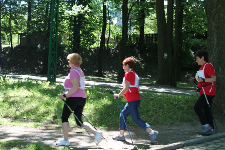 Zawody nordic-walking w Ząbkowicach Śląskich zorganizowane przez ZUTW