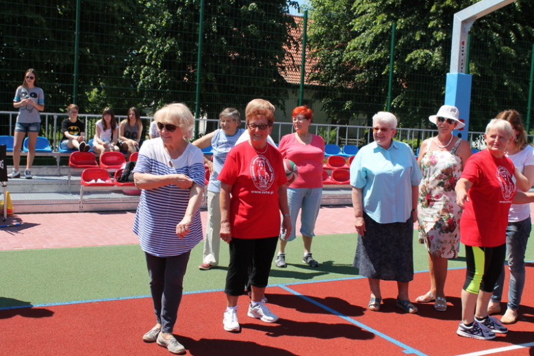 Zawody nordic-walking w Ząbkowicach Śląskich zorganizowane przez ZUTW