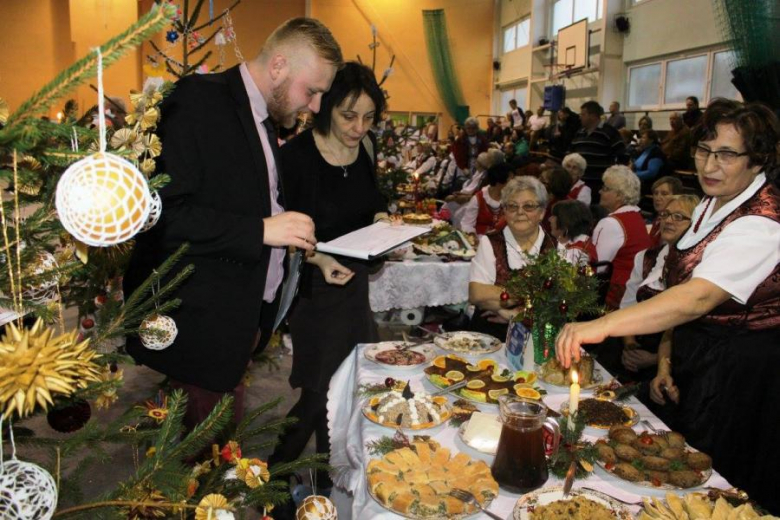 Przegląd Tradycji i Zwyczajów Bożonarodzeniowych. „Przy wigilijnym stole” w Ciepłowodach 