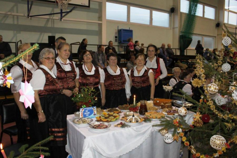 Przegląd Tradycji i Zwyczajów Bożonarodzeniowych. „Przy wigilijnym stole” w Ciepłowodach 