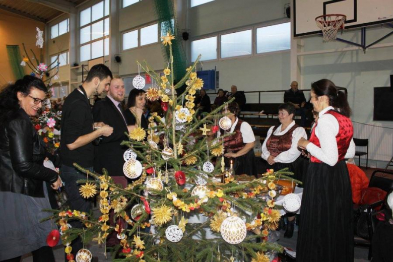 Przegląd Tradycji i Zwyczajów Bożonarodzeniowych. „Przy wigilijnym stole” w Ciepłowodach 