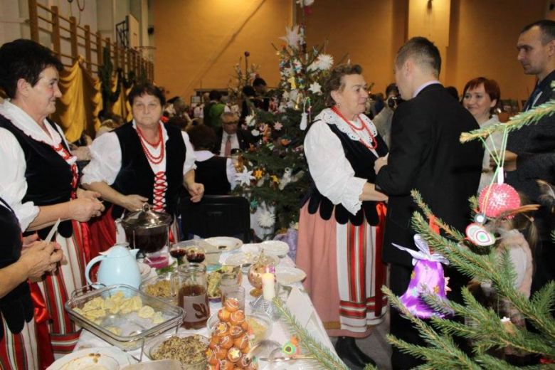 Przegląd Tradycji i Zwyczajów Bożonarodzeniowych. „Przy wigilijnym stole” w Ciepłowodach 