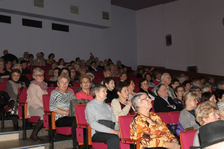 Spotkanie śpiewających seniorów zorganizowane przez Ząbkowicki Uniwersytet Trzeciego Wieku