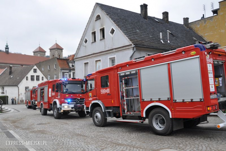 Pożar podłogi w mieszkaniu na bardzkim rynku