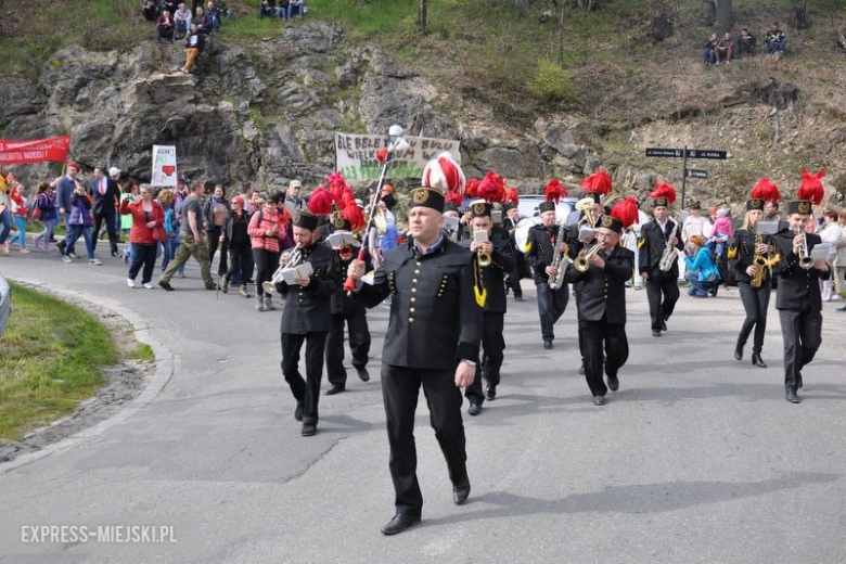 Pierwszomajowy pochód w Srebrnej Górze