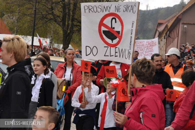 Pierwszomajowy pochód w Srebrnej Górze