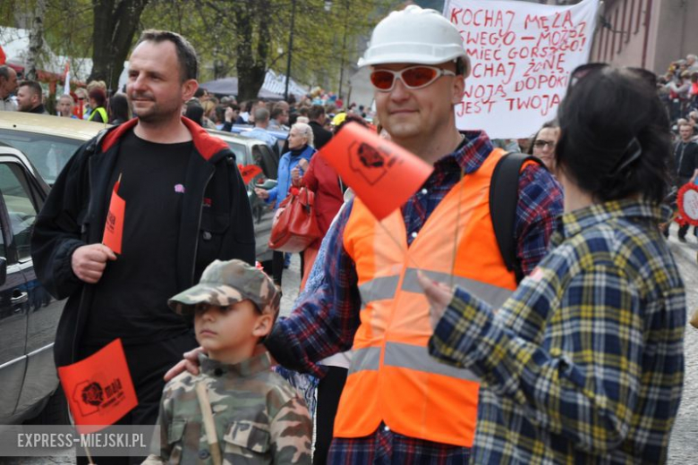 Pierwszomajowy pochód w Srebrnej Górze