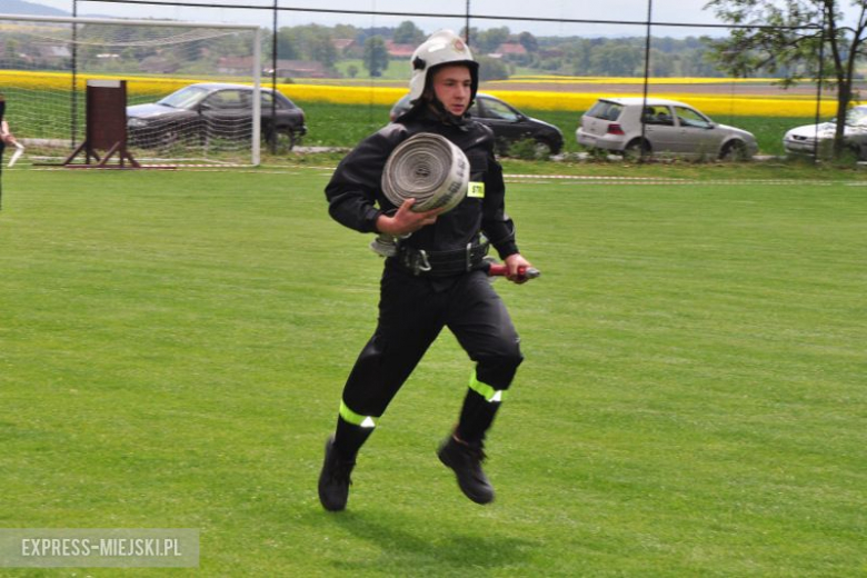 Strażacy z Braszowic okazali się najlepsi w zawodach sportowo-pożarniczych zorganizowanych na boisku w Stolcu