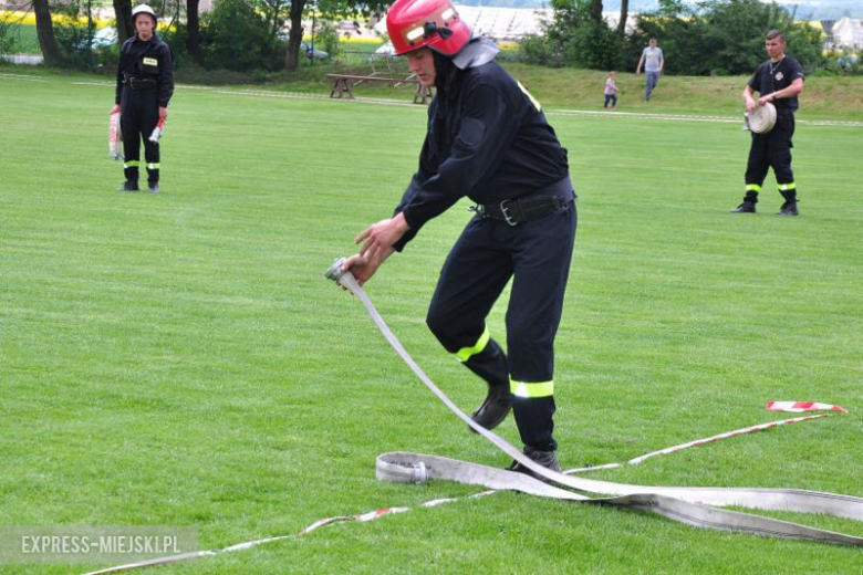 Strażacy z Braszowic okazali się najlepsi w zawodach sportowo-pożarniczych zorganizowanych na boisku w Stolcu