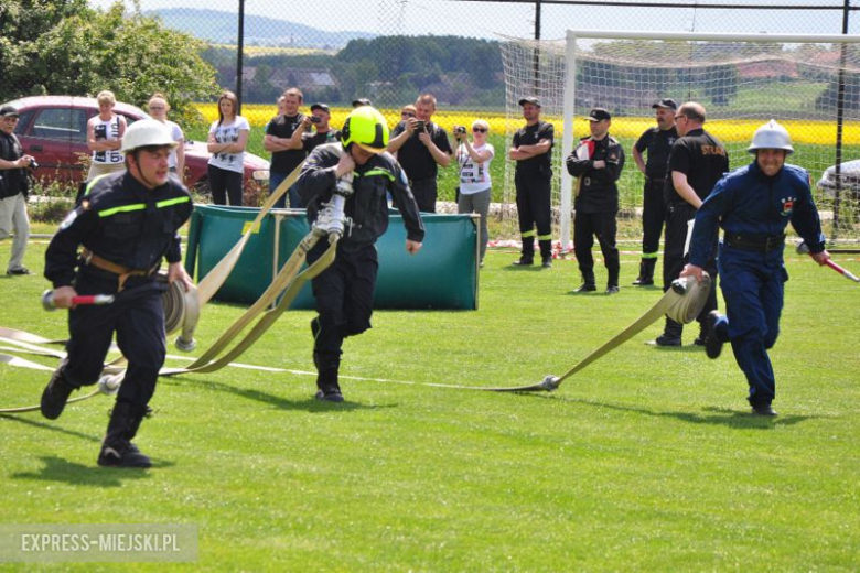 Strażacy z Braszowic okazali się najlepsi w zawodach sportowo-pożarniczych zorganizowanych na boisku w Stolcu