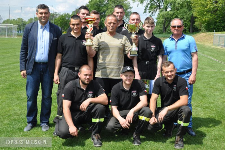 Strażacy z Braszowic okazali się najlepsi w zawodach sportowo-pożarniczych zorganizowanych na boisku w Stolcu