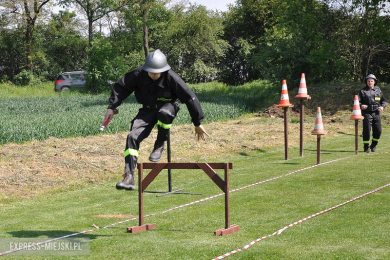 Strażacy z Braszowic okazali się najlepsi w zawodach sportowo-pożarniczych zorganizowanych na boisku w Stolcu