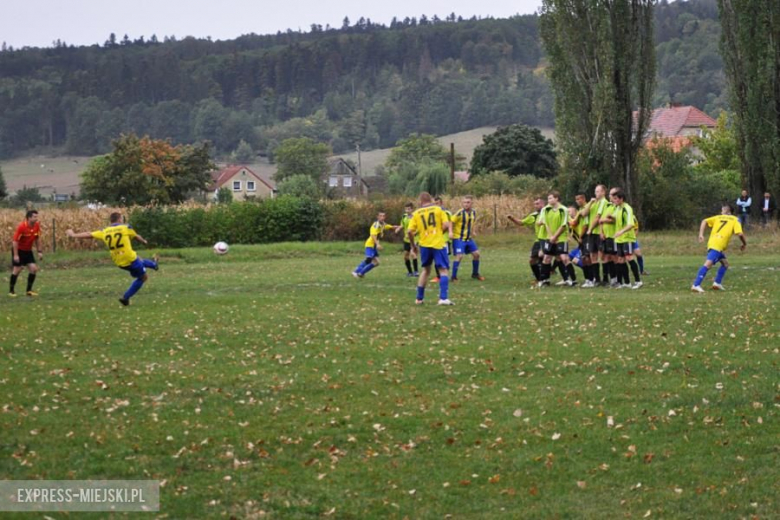 A - klasa: Cis Brzeźnica 3:1 (3:1) Inter Ożary