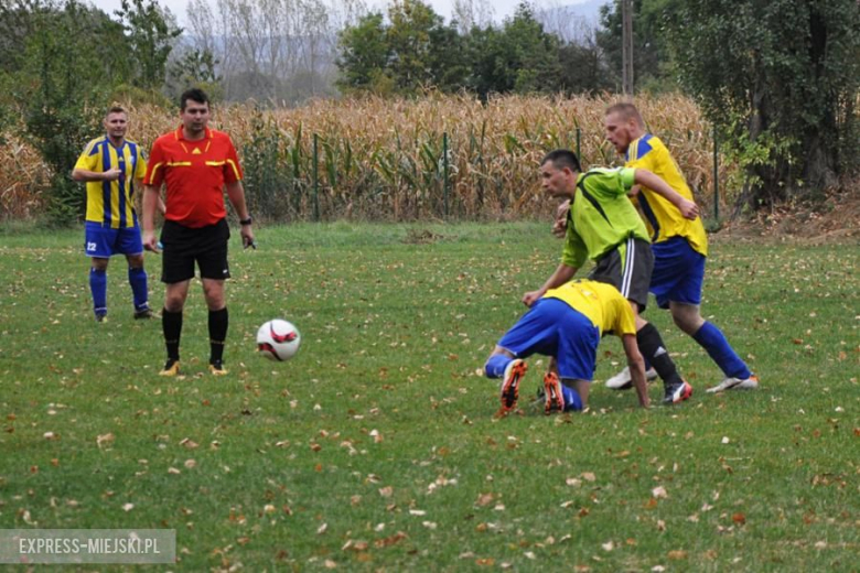 A - klasa: Cis Brzeźnica 3:1 (3:1) Inter Ożary