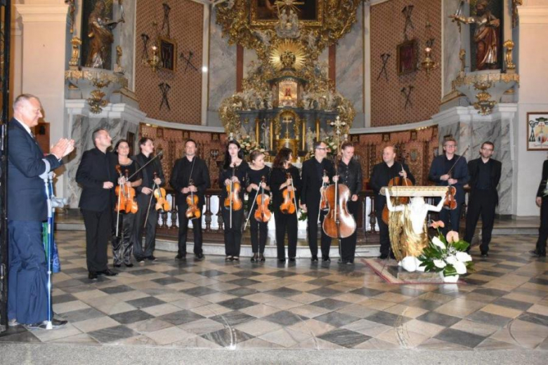 Koncert organowy w połączeniu z orkiestrą symfoniczną w bardzkiej bazylice