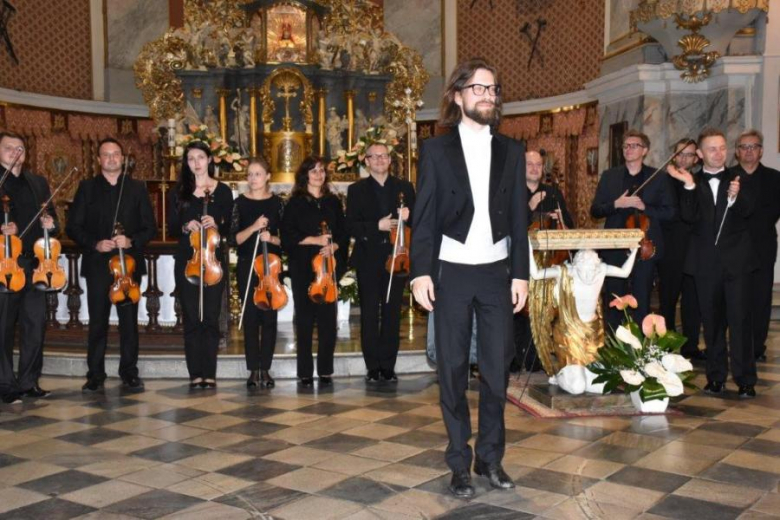 Koncert organowy w połączeniu z orkiestrą symfoniczną w bardzkiej bazylice