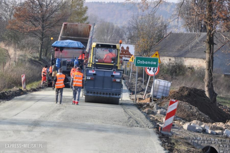 Na 18 listopada został wyznaczony nowy termin zakończenia remontu drogi z Przyłęku w stronę Ożar