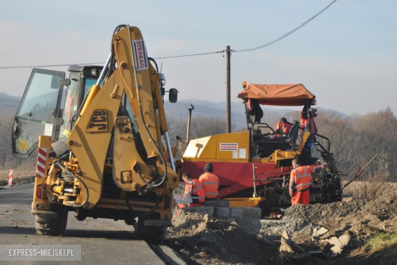 Remont drogi dobiega końca. Wykonawca nie zmieścił się jednak w terminie i firmę czeka kara