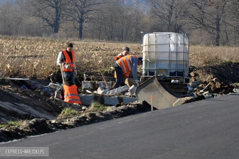 Remont drogi dobiega końca. Wykonawca nie zmieścił się jednak w terminie i firmę czeka kara