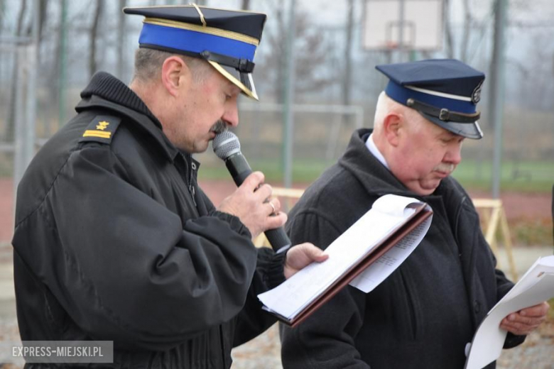 Oficjalne przekazanie nowego wozu strażakom-ochotnikom z Budzowa